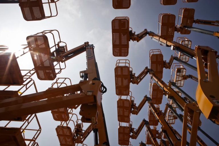 arriendo brazo articulado SAVMAQ